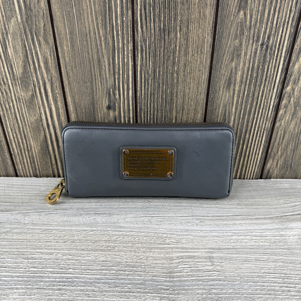 Marc by Marc Jacobs Standard Supply Workwear Gray Leather Zip Around Wallet